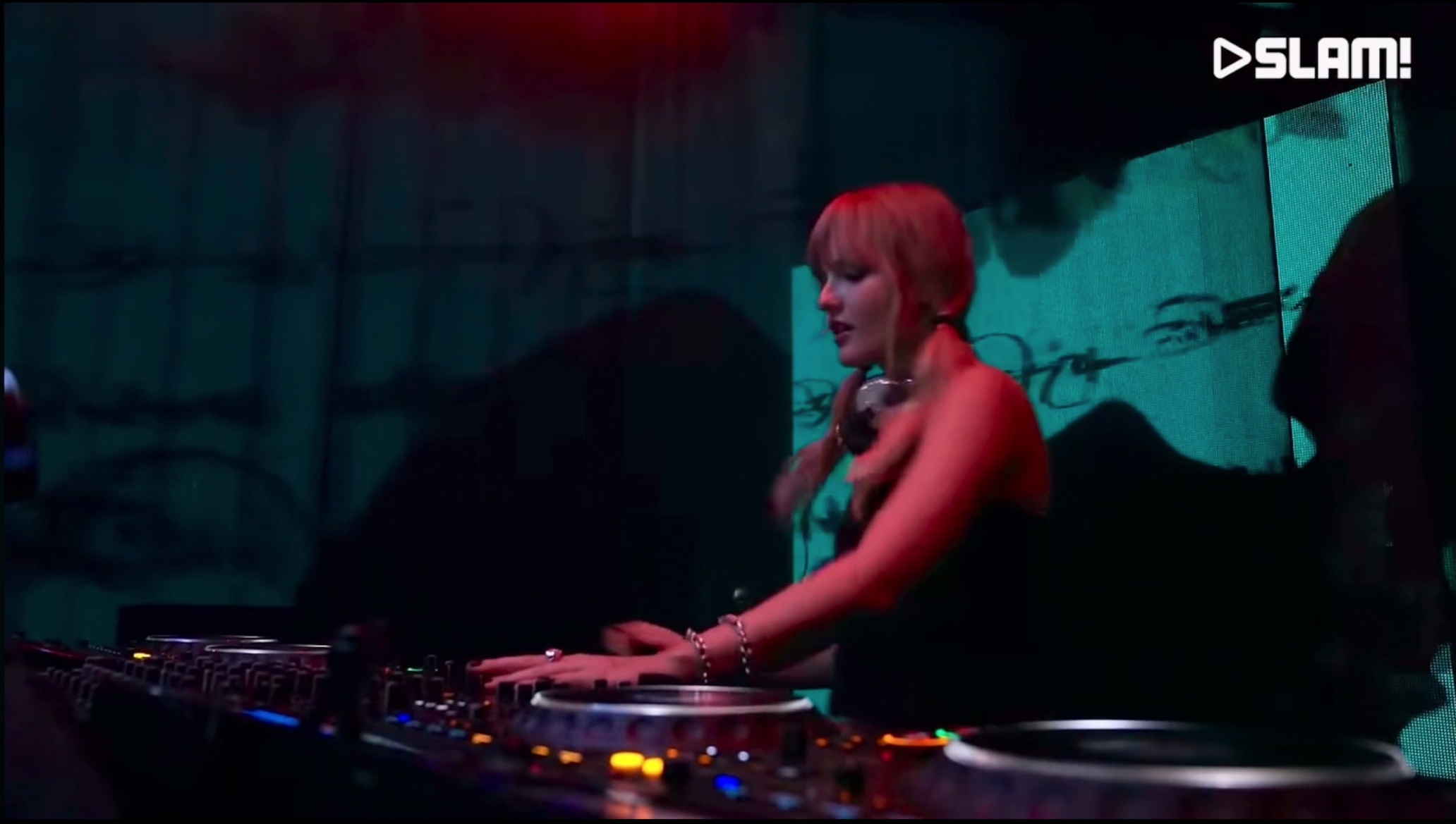 SellFable Live Visuals DJ Set Victoria De Angelis ADE SLAM!